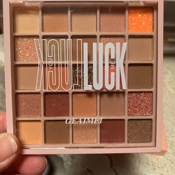 Other - GEAIMEI Peach Gift Box with Luck Design